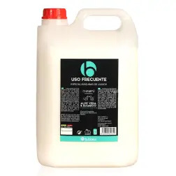 Shampoo Uso Frequente esp. Maquinas Lavar Pets 5 L Bubbles - 1050100153